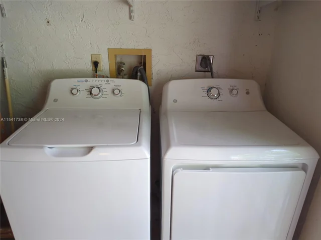 10700 NW 14th St # 142, Plantation FL 33322