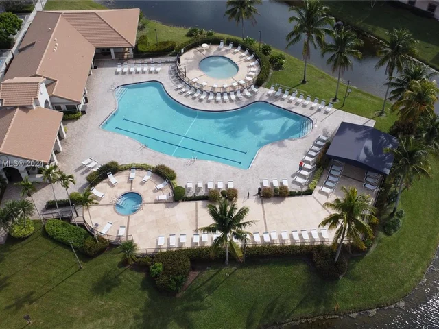 10700 NW 14th St # 142, Plantation FL 33322