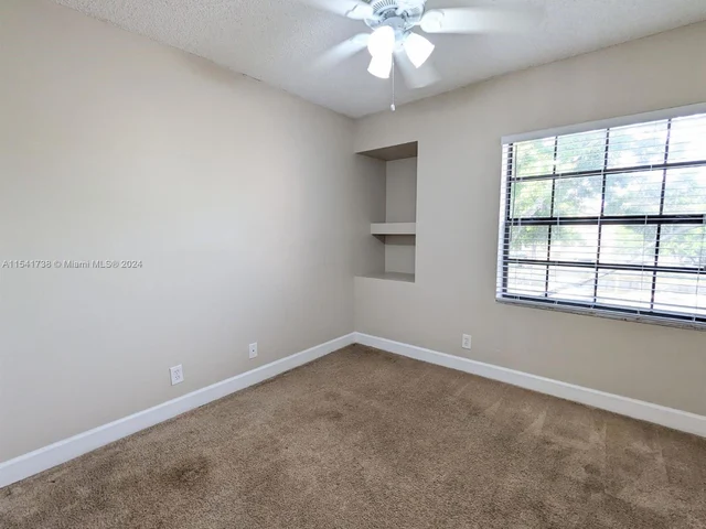 10700 NW 14th St # 142, Plantation FL 33322