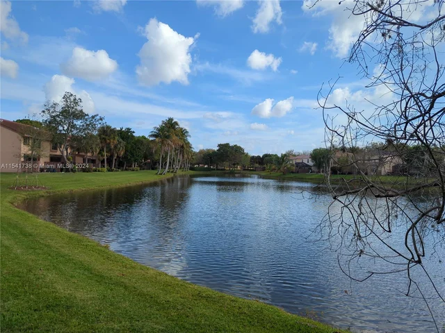 10700 NW 14th St # 142, Plantation FL 33322
