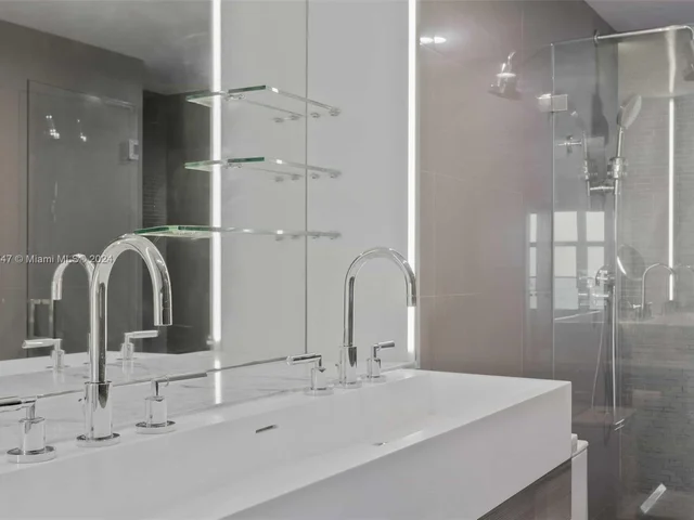 5151 E Collins Ave # 1519, Miami Beach FL 33140