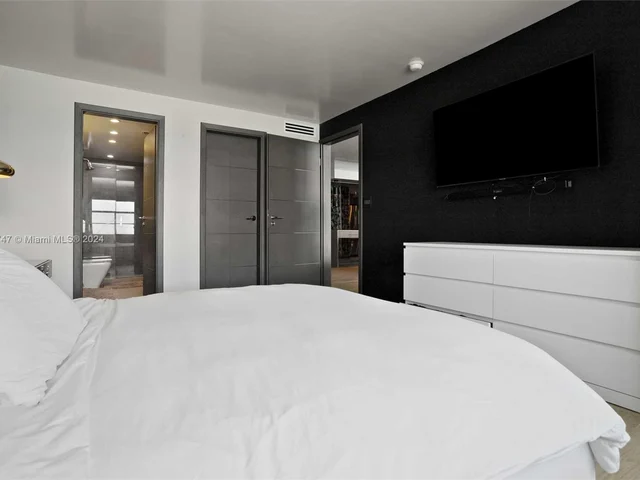 5151 E Collins Ave # 1519, Miami Beach FL 33140