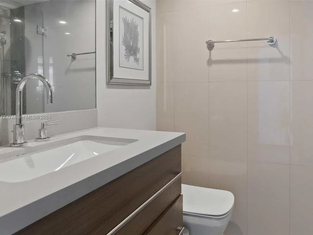 5151 E Collins Ave # 1519, Miami Beach FL 33140