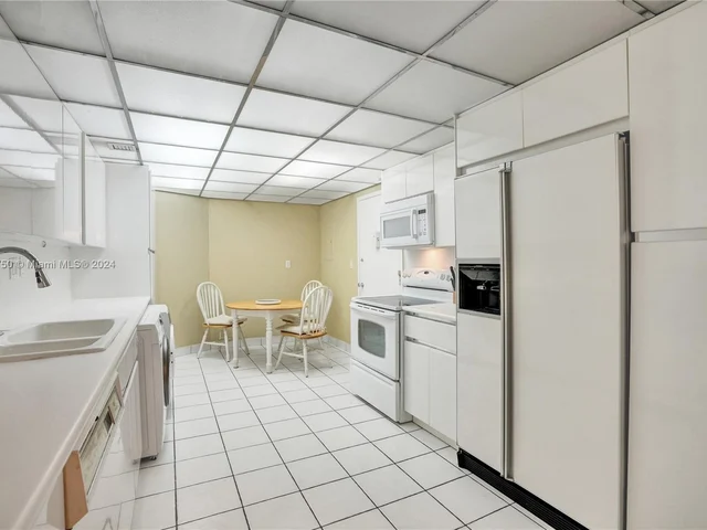 1121 Crandon Blvd # E804, Key Biscayne FL 33149