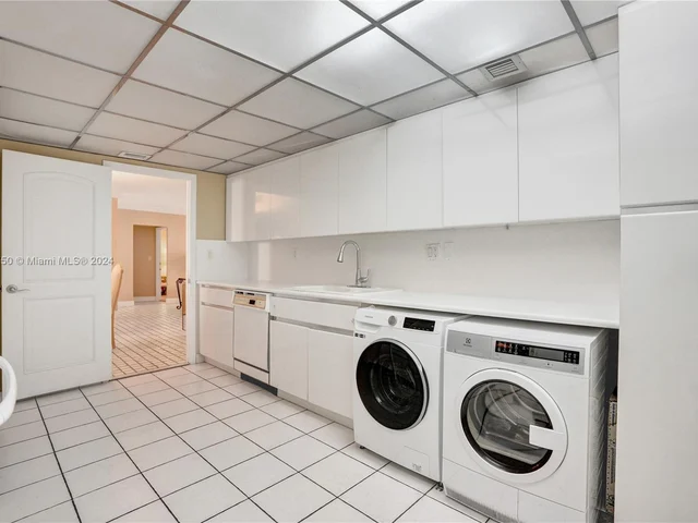 1121 Crandon Blvd # E804, Key Biscayne FL 33149