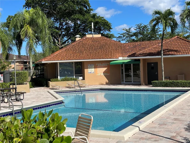 10336 NW 8th St # 204, Pembroke Pines FL 33026