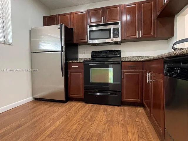 10336 NW 8th St # 204, Pembroke Pines FL 33026