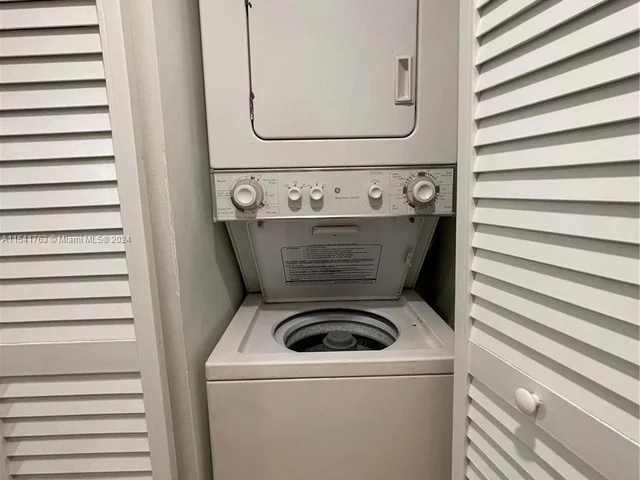 10336 NW 8th St # 204, Pembroke Pines FL 33026