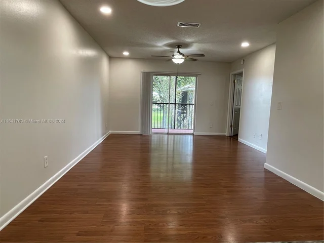 10336 NW 8th St # 204, Pembroke Pines FL 33026