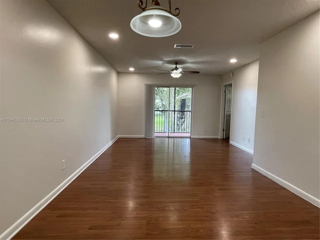 10336 NW 8th St # 204, Pembroke Pines FL 33026