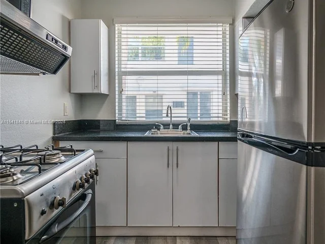 7610 Byron Ave # 6, Miami Beach FL 33141