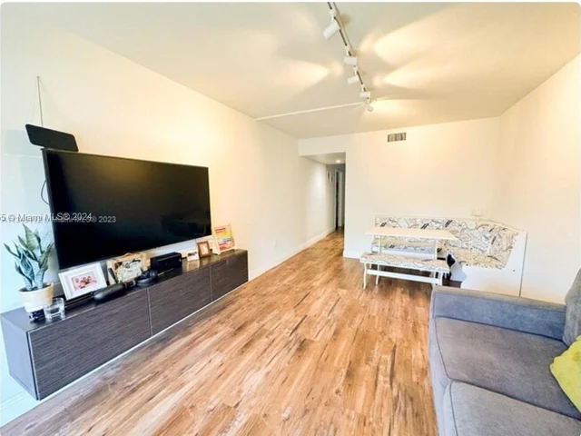 6801 Harding Ave # 522, Miami Beach FL 33141