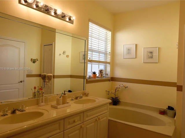 9843 SW 161st Ave, Miami FL 33196