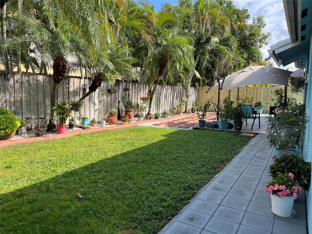 9843 SW 161st Ave, Miami FL 33196