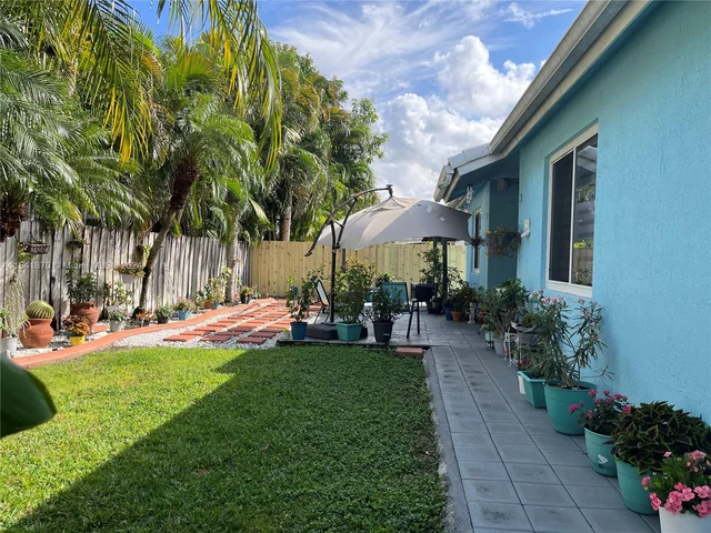 9843 SW 161st Ave, Miami FL 33196