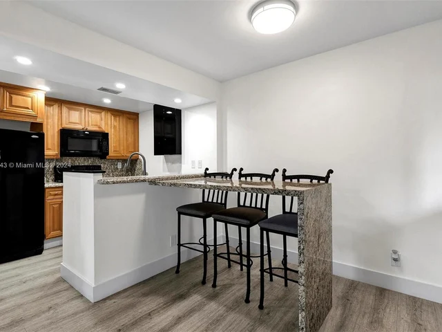 15555 N Miami Lakeway N # 202, Miami Lakes FL 33014