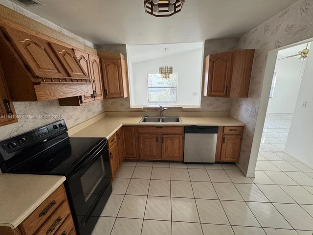 309 SE 3rd Ave, Hallandale Beach FL 33009