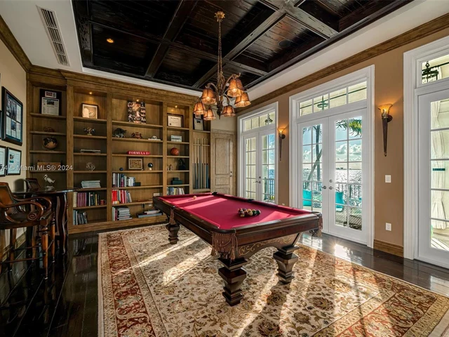 33 Arvida Pkwy, Coral Gables FL 33156