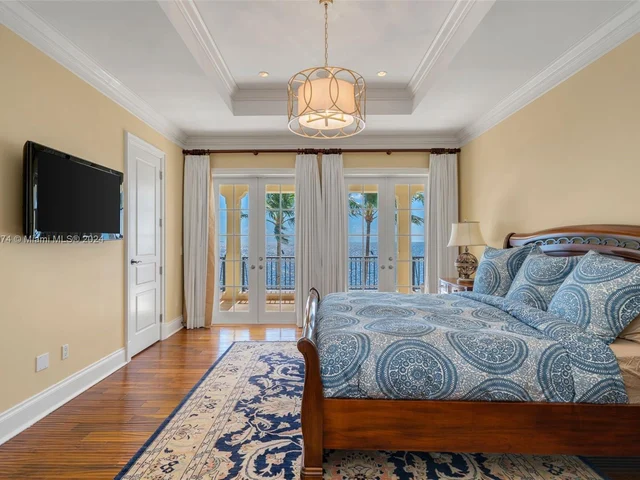 33 Arvida Pkwy, Coral Gables FL 33156