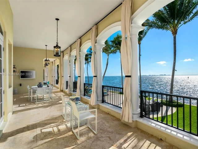 33 Arvida Pkwy, Coral Gables FL 33156