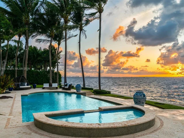 33 Arvida Pkwy, Coral Gables FL 33156