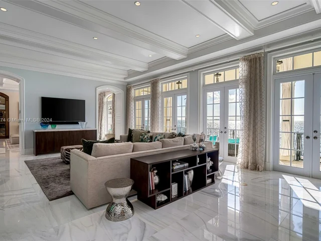 33 Arvida Pkwy, Coral Gables FL 33156