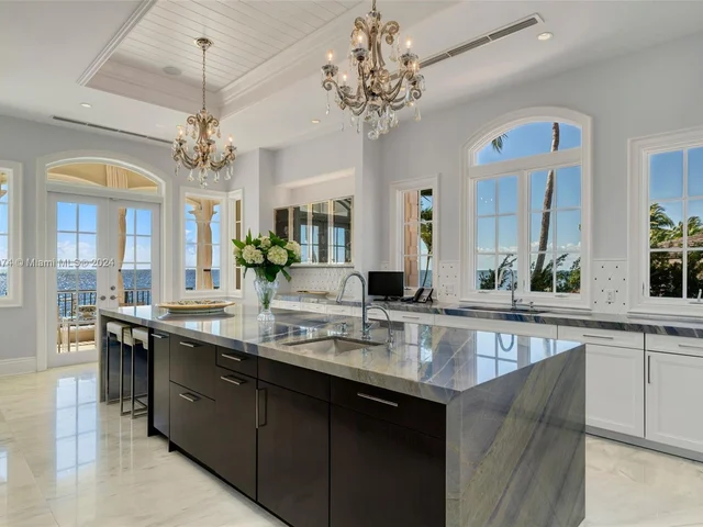 33 Arvida Pkwy, Coral Gables FL 33156