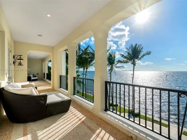 33 Arvida Pkwy, Coral Gables FL 33156