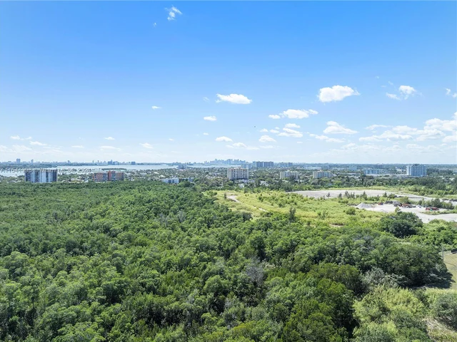 2411 Laguna Cir # 2203, North Miami FL 33181