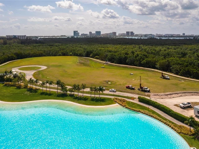 2411 Laguna Cir # 2203, North Miami FL 33181