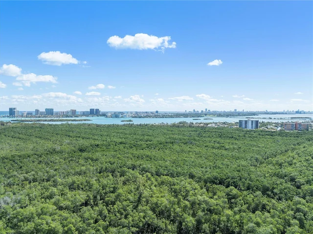 2411 Laguna Cir # 2203, North Miami FL 33181