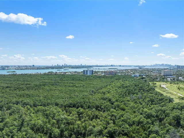 2411 Laguna Cir # 2203, North Miami FL 33181