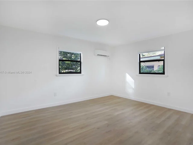 1786 NW 15th St, Miami FL 33125