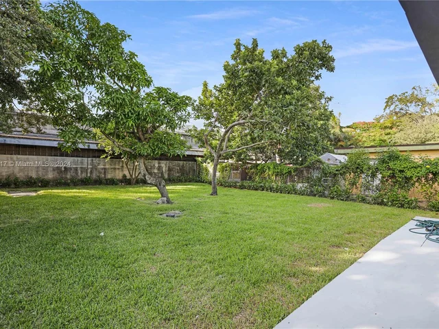 1786 NW 15th St, Miami FL 33125