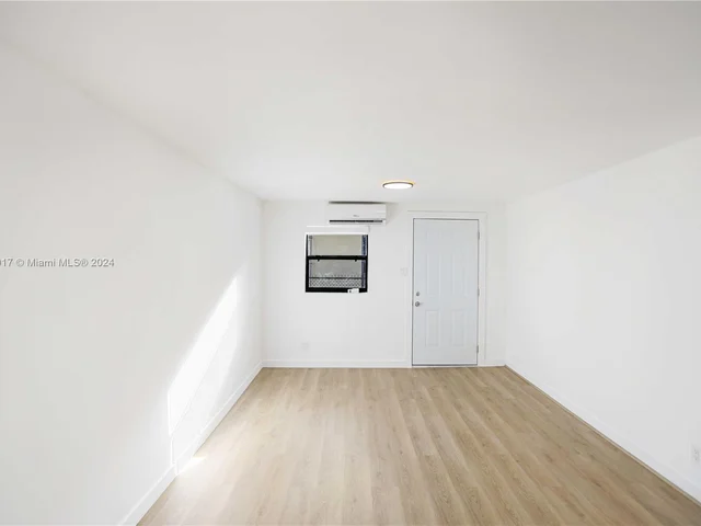 1786 NW 15th St, Miami FL 33125