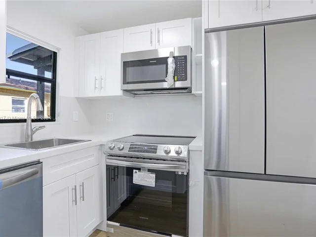 1786 NW 15th St, Miami FL 33125