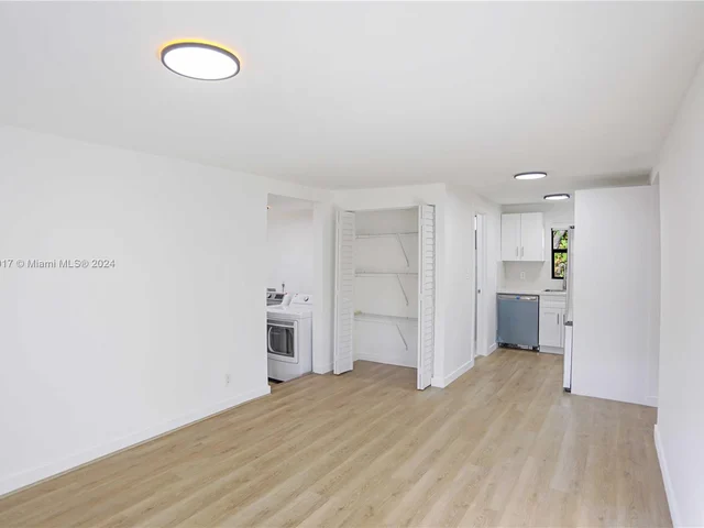 1786 NW 15th St, Miami FL 33125