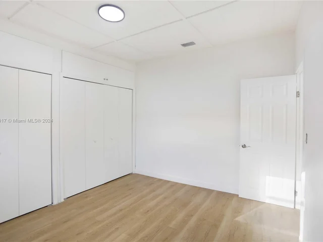 1786 NW 15th St, Miami FL 33125