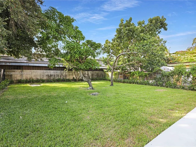 1786 NW 15th St, Miami FL 33125