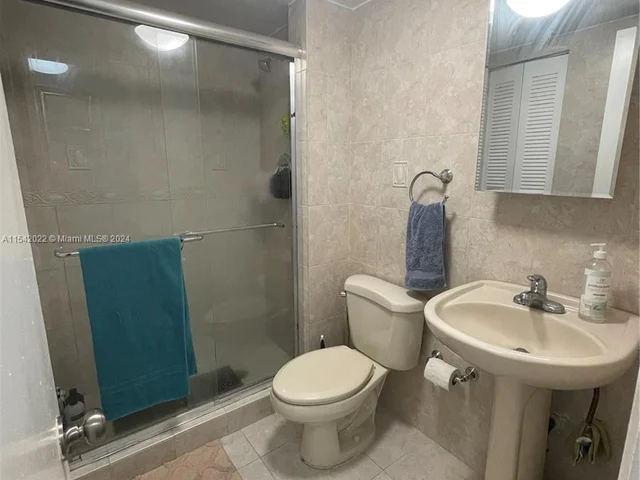 1351 NE Miami Gardens Dr # 423E, Miami FL 33179