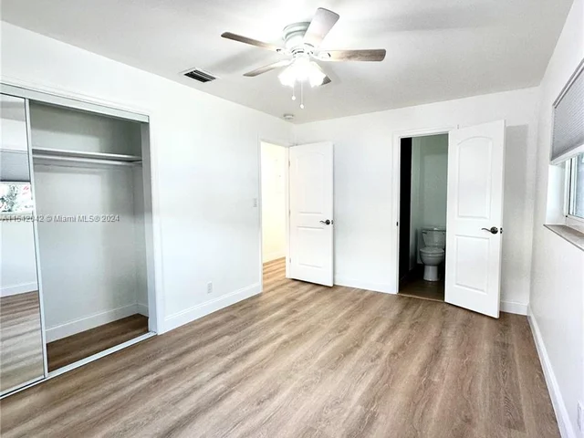 3042 Hayes St, Hollywood FL 33021