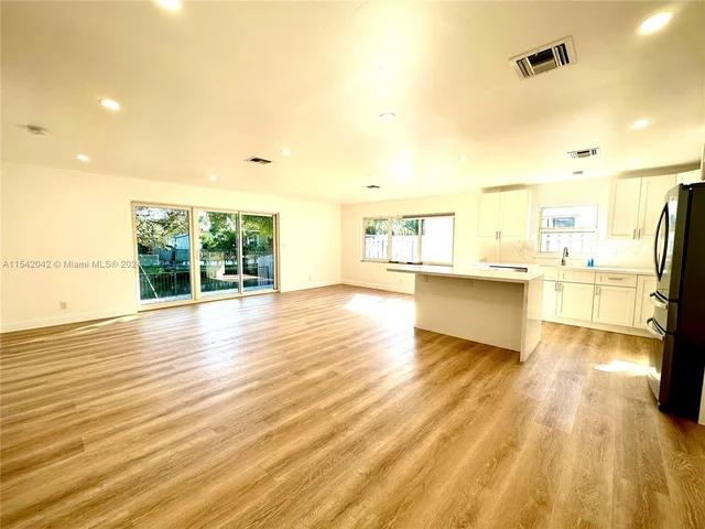 3042 Hayes St, Hollywood FL 33021