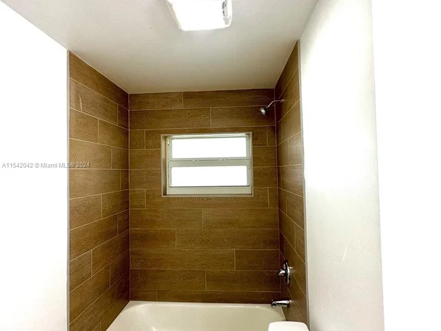 3042 Hayes St, Hollywood FL 33021