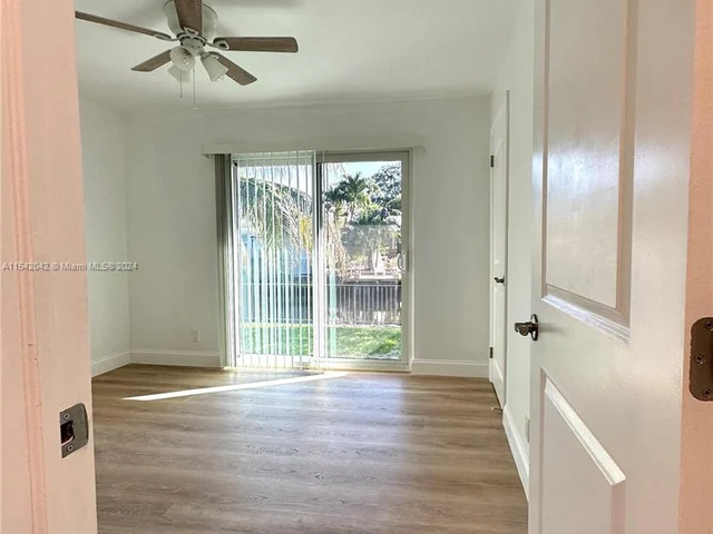 3042 Hayes St, Hollywood FL 33021