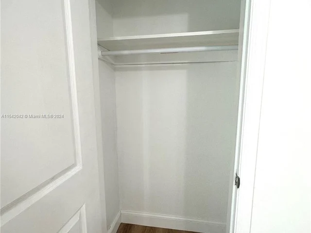 3042 Hayes St, Hollywood FL 33021