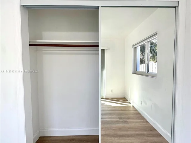 3042 Hayes St, Hollywood FL 33021