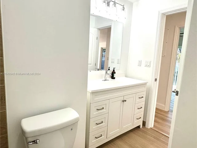 3042 Hayes St, Hollywood FL 33021