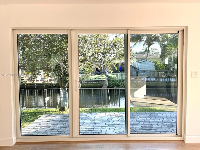 3042 Hayes St, Hollywood FL 33021