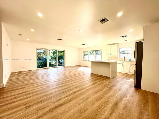 3042 Hayes St, Hollywood FL 33021