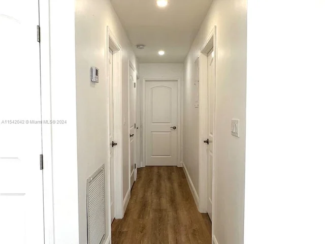 3042 Hayes St, Hollywood FL 33021